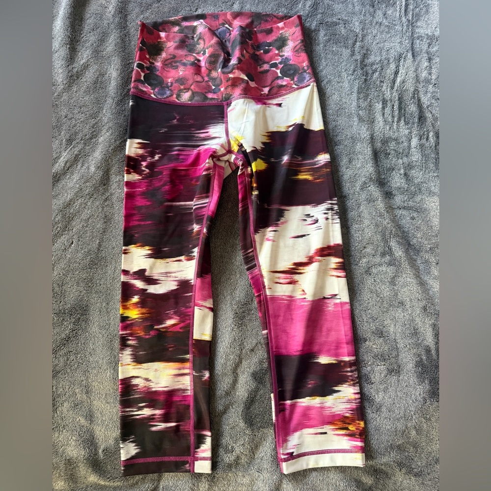 Lululemon Wunder Under Crop sz 8 - Picture 1 of 3